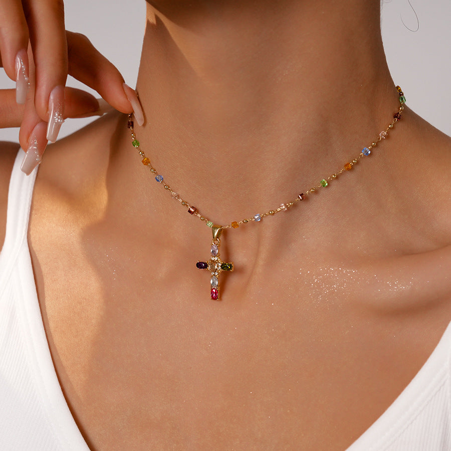 Kruis Ketting met Stralende Edelsteen