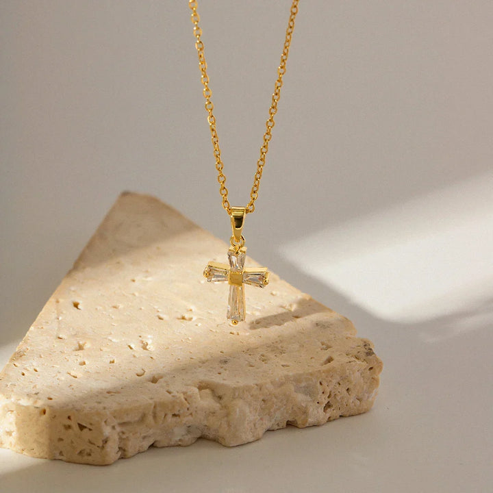 Halsketting met Delicate Diamanten Kruis Hanger