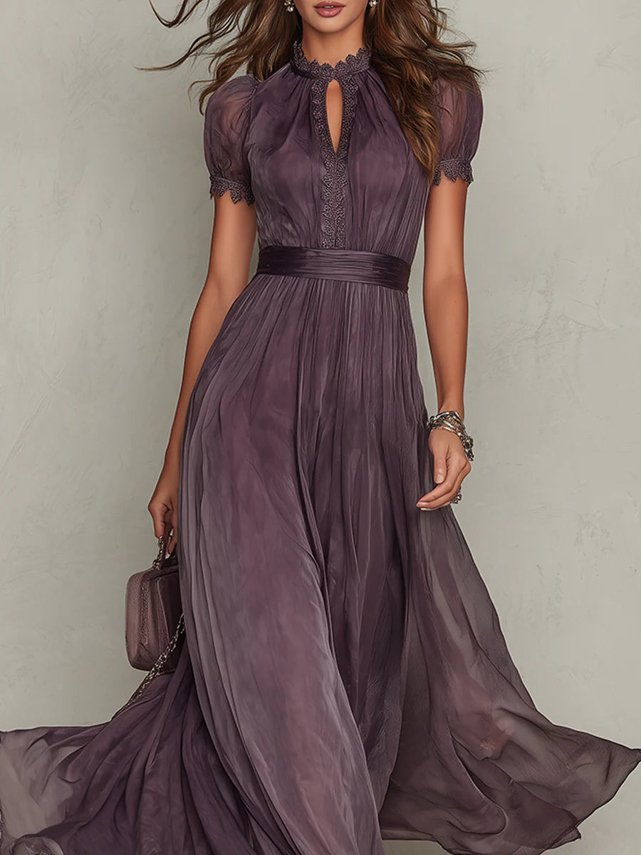 Flavia - Lange paarse jurk met sleutelgatsnele, chiffon kantrand