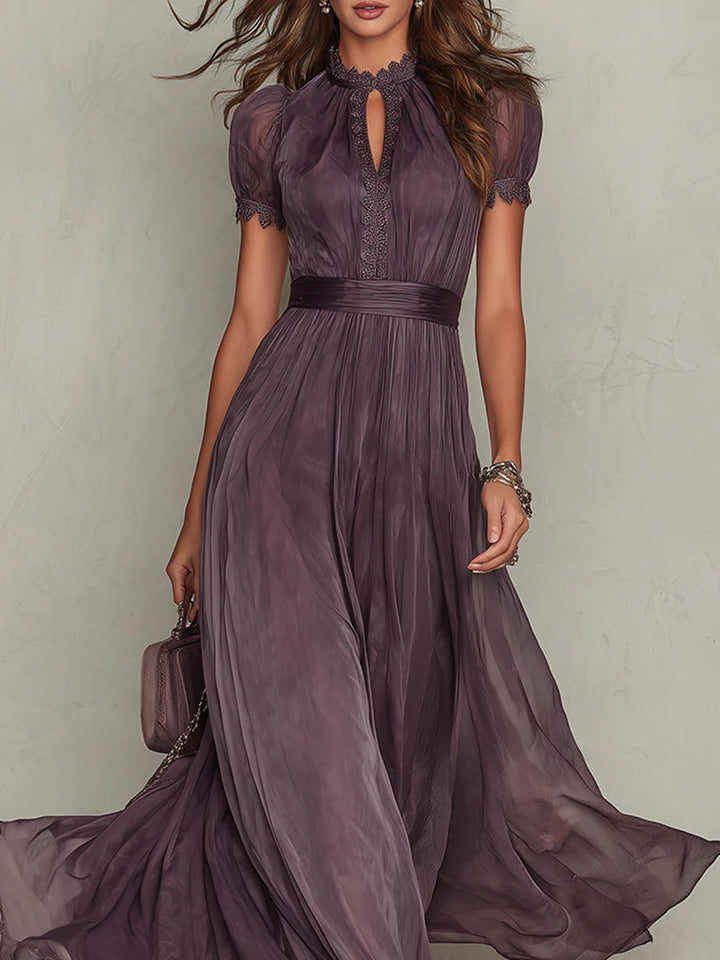 Flavia - Lange paarse jurk met sleutelgatscut, chiffon kant rand