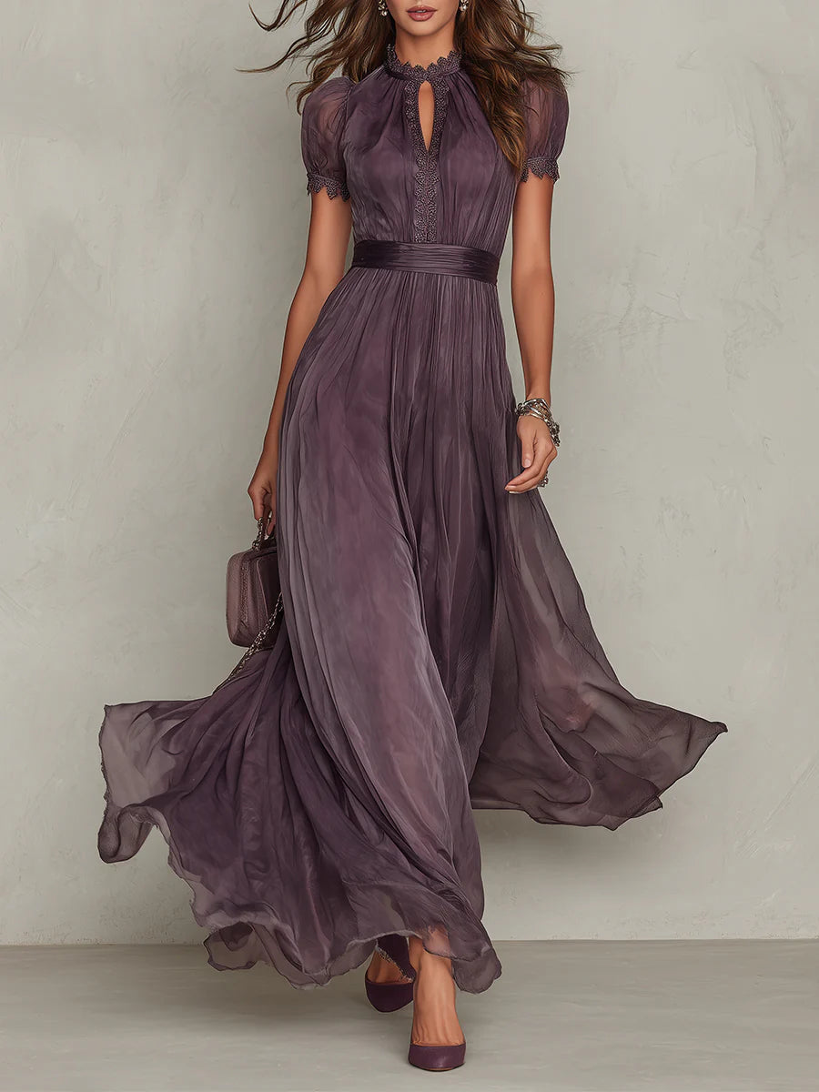 Flavia - Lange paarse jurk met sleutelgatsnele, chiffon kantrand