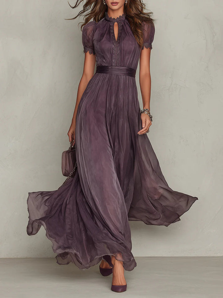 Flavia - Lange paarse jurk met sleutelgatscut, chiffon kant rand