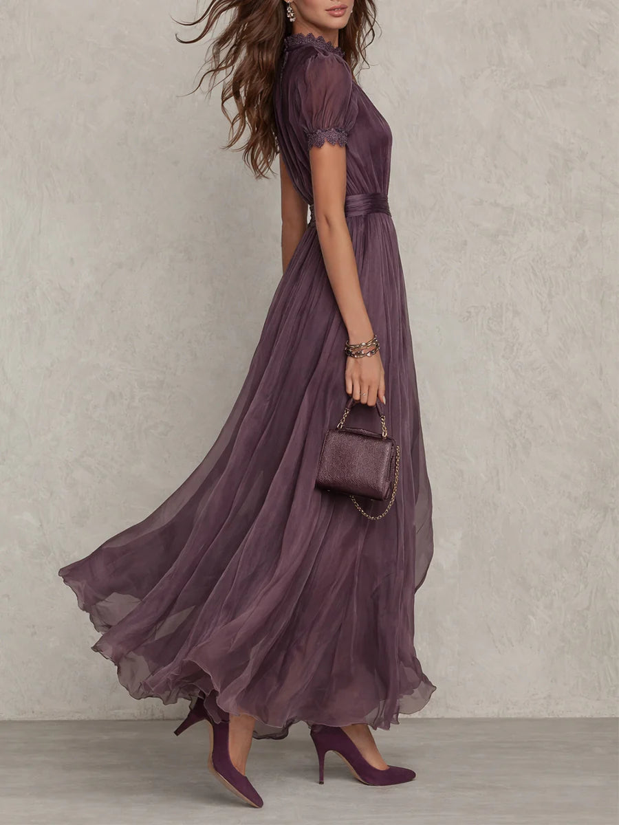 Flavia - Lange paarse jurk met sleutelgatscut, chiffon kant rand