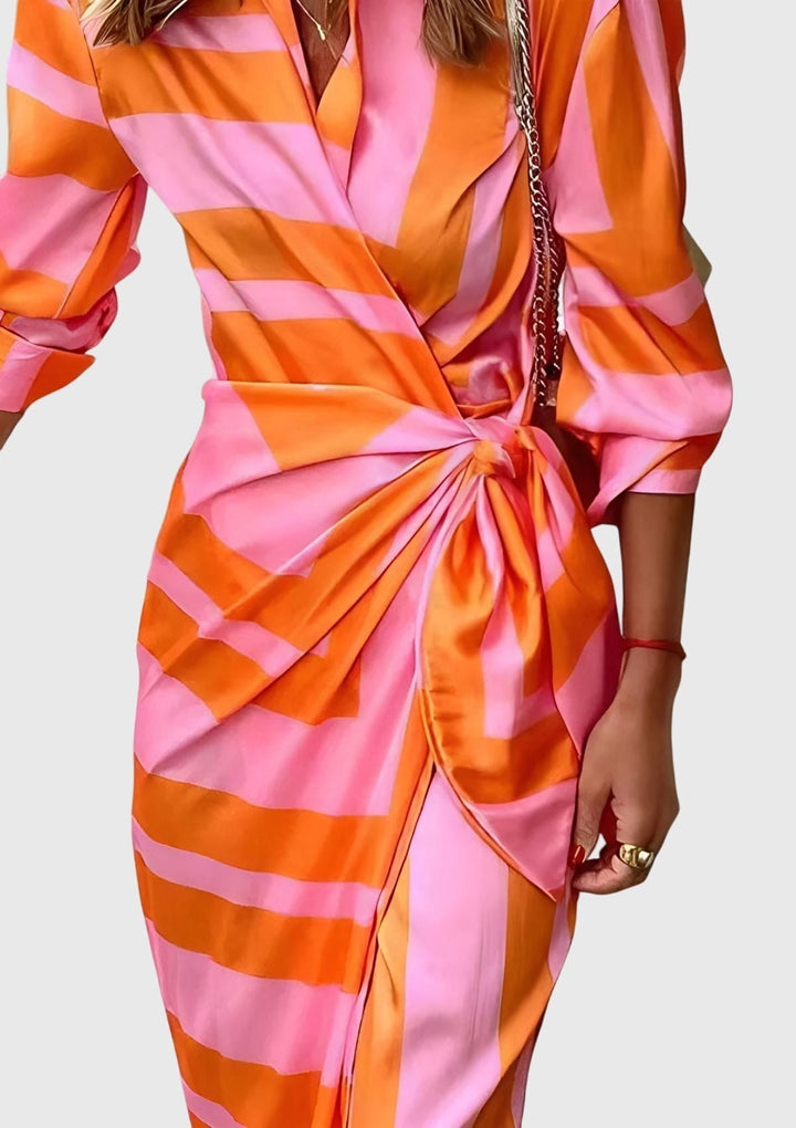 Everly | Elegante Wikkeljurk met Print