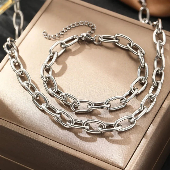 Set van eenvoudige clipketting en armband