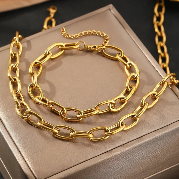 Set van eenvoudige clipketting en armband